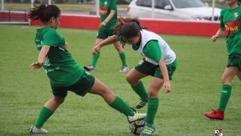 Reggina Espino (der.), volante ofensiva del Tauro.