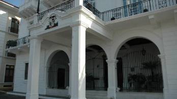 El ministro de la presidencia, Álvaro Alvarado comenzó las consultas