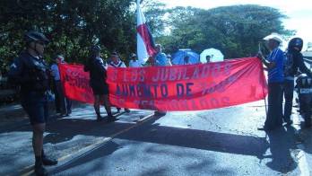 Jubilados y pensionados causaron un horrible tranque.