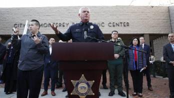 El jefe de policía de Monterey Park, Scott Wiese ofrece detalles a la prensa sobre el tiroteo masivo.