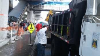 Limpian las calles en San Miguelito