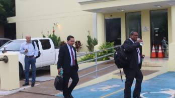 Las partes se pusieron de acuerdo para iniciar los argumentos.