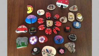 En algunas hay mensajes positivos y dibujos coloridos.