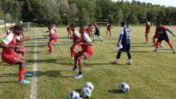 Sub-21 ya pisa suelo francés