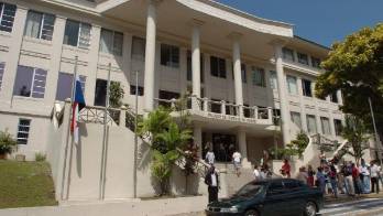 La mayoría de las críticas son para la Corte Suprema.