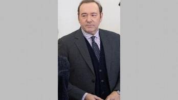 Un testigo en el juicio contra Kevin Spacey dice que lo asaltó