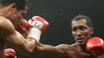 ¡Auto se volcó y dio varias vueltas! Pero todo bien con ‘Chemito'