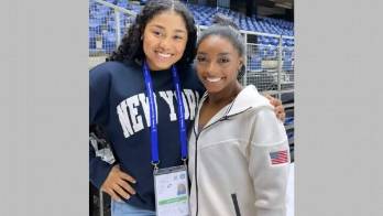 Hillary Heron y Simone Biles.