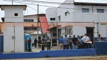 El viernes se atrincheró en la armería.