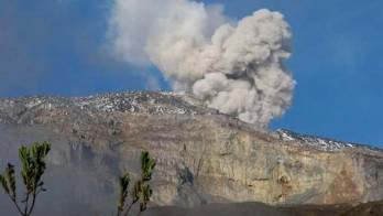 Volcán Nevado del Ruiz continúa inestable y Colombia mantiene la alerta