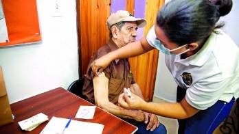 Las autoridades de salud han aplicado un millón 736 mil 526 dosis de vacunas en el país desde abril hasta la fecha