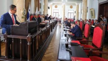 Para esta iniciativa no hubo votos en contra ni abstenciones.