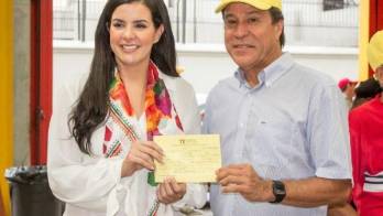 Judy Meana juanto a Francisco Pancho Alemán, presidente del Molirena.