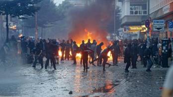 La policía advirtió que la presencia de personas enmascaradas está prohibida.