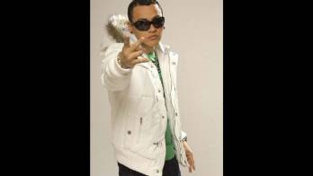 En los próximos días arrancará un nuevo megaproyecto: el concurso ‘Oye mi canto', y quien se encuentra en los ajustes de detalles es el cantante ‘Flex'. Aún no se han revelado qué posición ocupará el artista dentro este concurso ¿será que hará de asesor o de jurado?. Bueno la respuesta la tendrán en el estreno de la competencia.