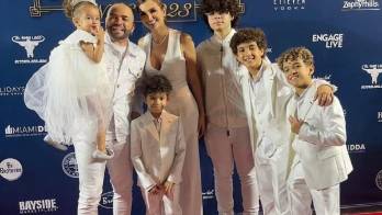 Nacho junto a su actual pareja y sus hijos.