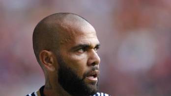 Alves acusado de&nbsp;presunta agresión sexual.