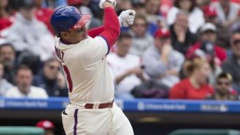 Carlos Ruiz receptor de los Filis de Filadelfia.