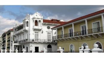 Los constantes cierres de calle en la ciudad y el interior del país afectan la economía.