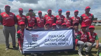 Jugadores de Chiriquí celebran su clasificación a Williamsport tras vencer a Panamá Oeste 8-4 en la final.