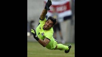 Penedo tuvo la ayuda del equipo que pudo ganar.