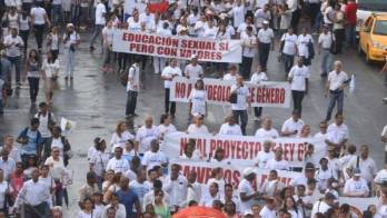 Una marcha multitudinaria de cristianos abarrotó la avenida Central, en Calidonia, el pasado jueves 14 de abril del año pasado.