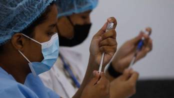 Empresas solo están contratando a las personas vacunadas