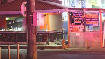 Estaba en la fila de un restaurante de comida rápida cuando le dispararon.