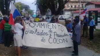Jubilados de Colón reclaman su aumento