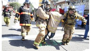 Las personas utilizan las líneas de emergencias para hacer chistes y hasta enamorar.