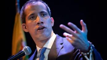 Guaidó reincide y burla la prohibición del Supremo