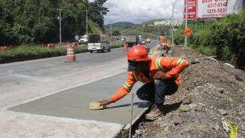 Construirán un hombro de dos metros para ayudar a aliviar el tráfico hacia el interior del país.