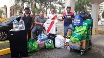 Nipa Gutiérrez y Petter de La Ossa recibieron la donación en nombre de su pueblo