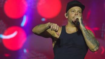 El cantante ha publicado durante el último año otros cortometrajes como 'Problema cabrón', aproximadamente 10 minutos de denuncia social.