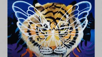 Los cuadros son acrílicos sobre lienzos.