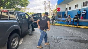 Encapuchados fueron a su trabajo y lo asesinaron