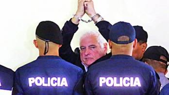 Martinelli sigue detenido en El Renacer.