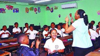 El Ministerio Educación capacitará a docentes en las ‘Guías de Educación en la Sexualidad y Afectividad'.