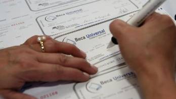 113,516 estudiantes de primaria, premedia y media, cobrarán becas de concurso, puesto distinguido, entre otras.