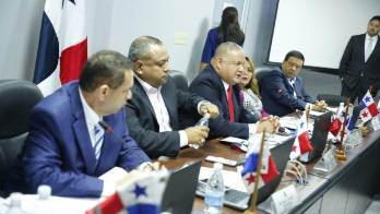 Los diputados de la Comisión de Presupuesto cuestionaron fuertemente al Gobierno y a los medios.