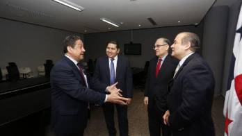 Presidente de la AN, Rubén De León atendió a los juristas.