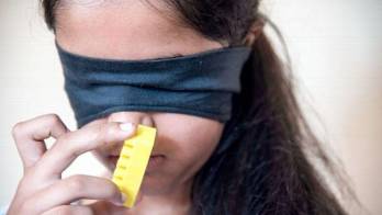 La niña que puede oler los colores