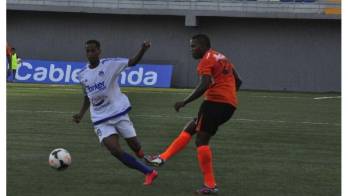 El Chepo FC terminó jugando con 10 jugadores, luego de la expulsión de Miguel Duque.