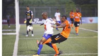 Leonel Parrish (izq.)