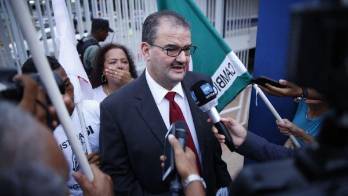 Carlos Carrillo, defensa de la exministra.