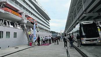 Llegada de turistas a la Terminal de Cruceros de Panamá, obra inaugurada el año pasado.