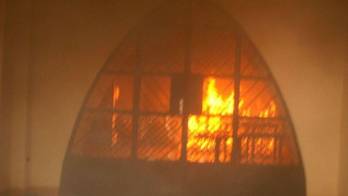 Las iglesias están siendo quemadas por los mismos manifestantes que viven en el lugar.