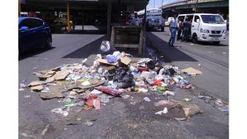 Bolsas de basura son colocadas en cualquier esquina.