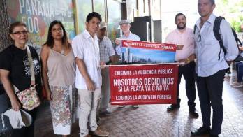 Protestan en la Alcaldía de Panamá por obra de playa