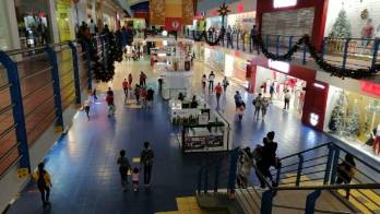 Los consumidores no gastaron tanto dinero como antes, pero aprovecharon las ofertas.